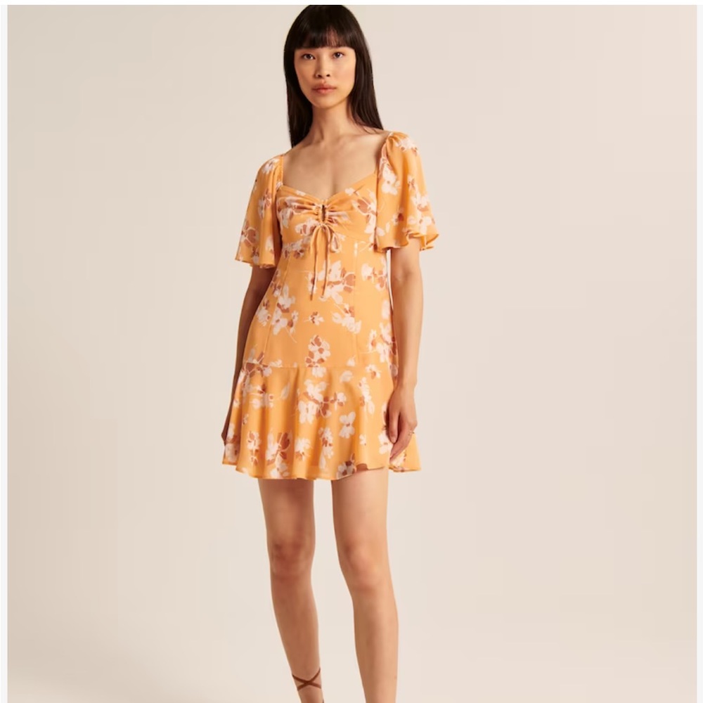 Abercrombie
Flutter Sleeve Keyhole Mini Dress